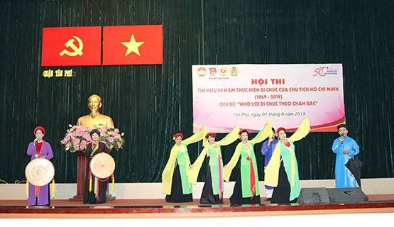 Nhớ lời Di chúc theo chân Bác