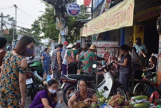 Tái diễn tình trạng lấn chiếm lòng đường, vỉa hè