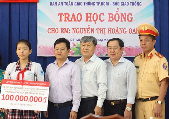 Nâng bước em đến trường