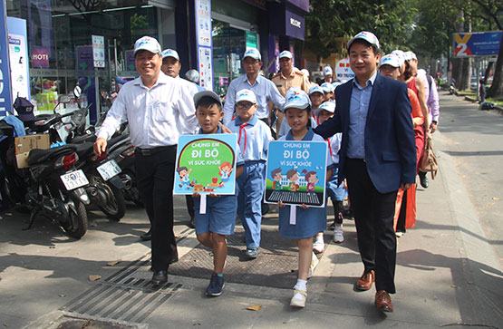 “Tháng quốc tế đi bộ đến trường” cho học sinh TP