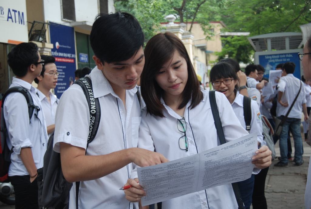 15 thí sinh và 1 cán bộ bị kỉ luật trong ngày thi thứ 2