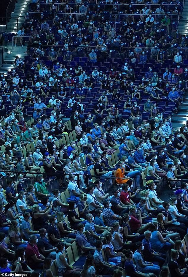 1.500 người tình nguyện tham gia đêm nhạc nghiên cứu về cách lây lan COVID-19 - ảnh 1