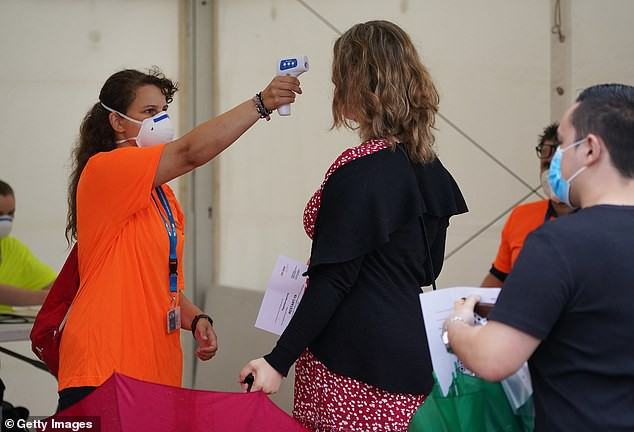 1.500 người tình nguyện tham gia đêm nhạc nghiên cứu về cách lây lan COVID-19 - ảnh 3