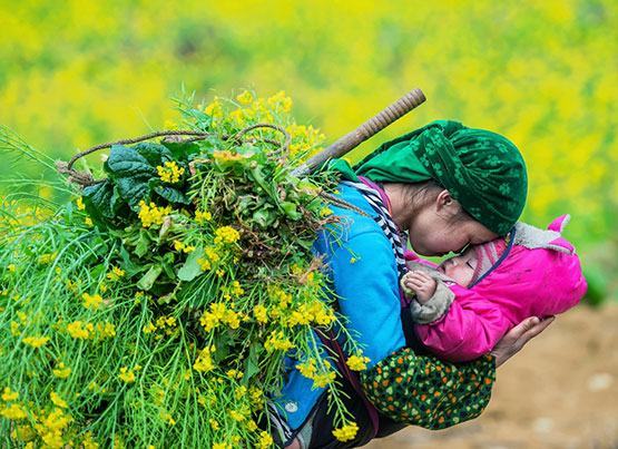 Triển lãm ủng hộ trẻ vùng cao