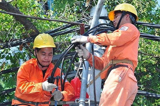 Ngành điện khuyến cáo người dân ứng phó bão số 5