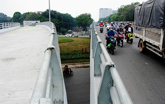 Thông xe nhánh cầu vượt nút giao Nguyễn Kiệm – Nguyễn Thái Sơn