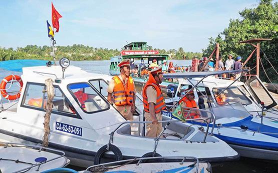 Đề xuất tháo gỡ khó khăn cho giao thông đường thủy