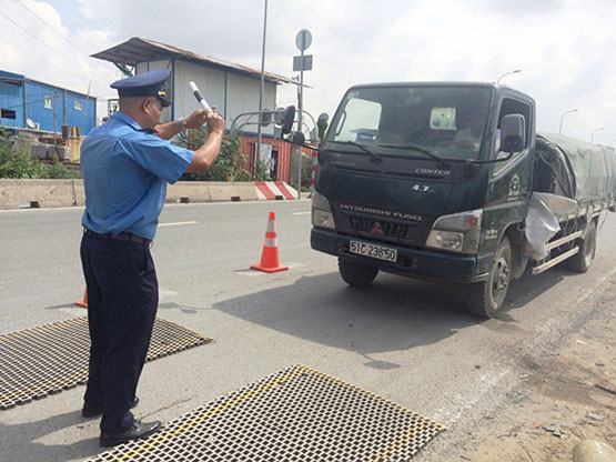 Xử lý nghiêm tài xế bất hợp tác ở khu vực cảng Cát Lái