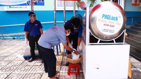 Quận 1 triển khai “ATM gạo miễn phí”