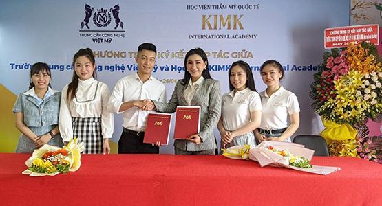 Trường TC Công nghệ Việt Mỹ ký kết đào tạo nghề làm đẹp với KIMK