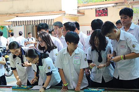 Trẻ nhỏ đánh nhau, phải trách người lớn!