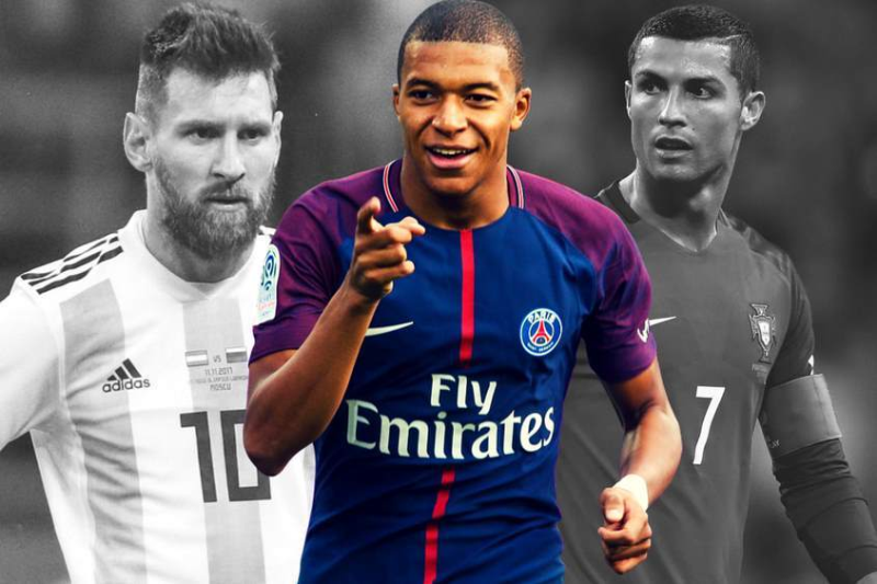 19 tuổi, Ronaldo & Messi “xách dép” cho Mbappe