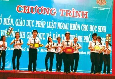 Cẩm nang giáo dục pháp luật cho học sinh THCS