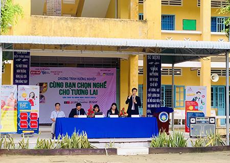 “Cùng bạn chọn nghề cho tương lai” đến với hàng chục ngàn học sinh Đồng Tháp