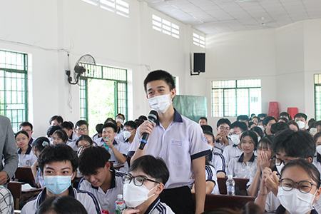 Tạp chí Giáo dục TP.HCM: Giúp học sinh Đồng Nai chọn ngành nghề theo lộ trình