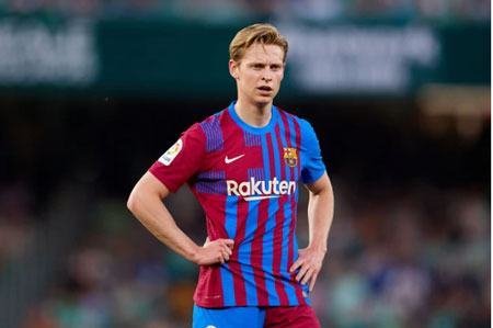 Frenkie de Jong và người đại diện tức giận với Barca