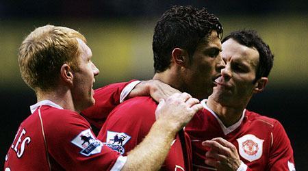 Ronaldo: Ngốc mới không học Giggs và Scholes