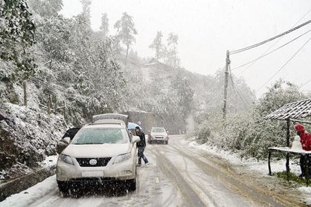 Sa Pa: Gần 1.000 học sinh nghỉ học do băng giá