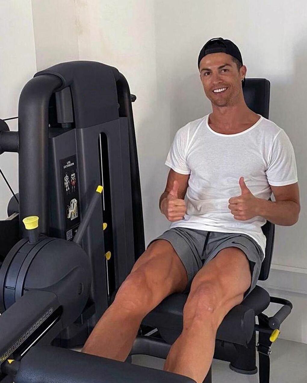 Ronaldo kiếm nhiều tiền từ quảng cáo hơn bóng đá