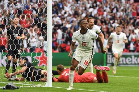 Chói sáng ở EURO 2020, Sterling vẫn không có chỗ ở Man City