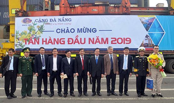Cảng Đà Nẵng đón tấn hàng đầu năm 2019