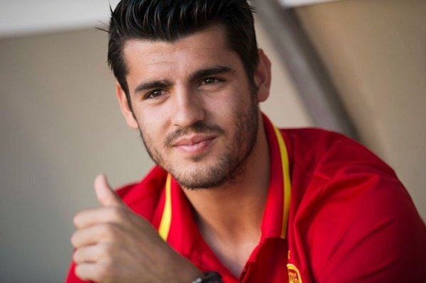 Morata bỏ trăng mật về ký MU, Conte làm căng với Abramovich