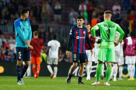 Barcelona không sa thải HLV Xavi sau cú sốc thua Bayern Munich tại Champions League