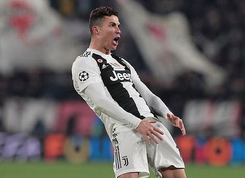 Ronaldo chọc tức Simeone sau khi lập hat-trick