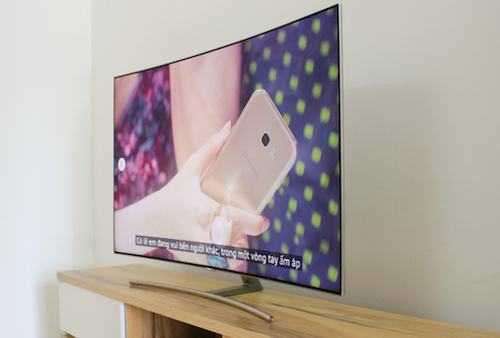 Ấn tượng từ QLED Q8C – TV chấm lượng tử màn hình cong