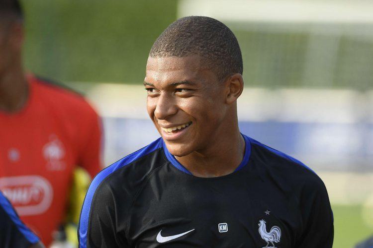 Điều khoản ‘độc đáo’ trong hợp đồng PSG mượn Mbappe