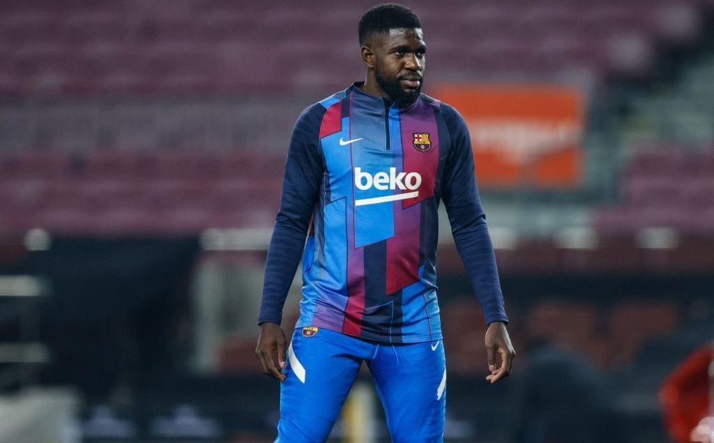 Barca bất ngờ gia hạn hợp đồng với Umtiti