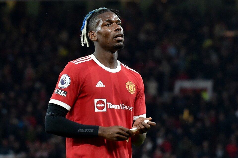 Pogba phản thầy Solskjaer, phòng thay đồ MU dậy sóng