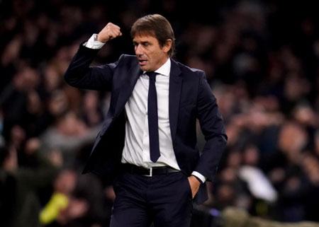 Antonio Conte dùng từ điên rồ để nói về màn ra mắt Tottenham