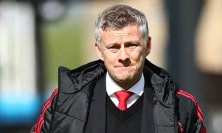 Solskjaer: Man Utd cần một tiền vệ trung tâm như Robson