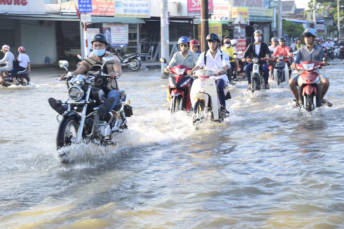 Linh động cho học sinh về sớm để “né” triều cường