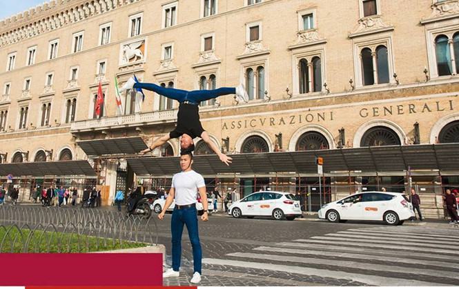 2 giờ sáng ngày 16.11, Quốc Cơ-Quốc Nghiệp chồng đầu xác lập kỷ lục Guinness mới