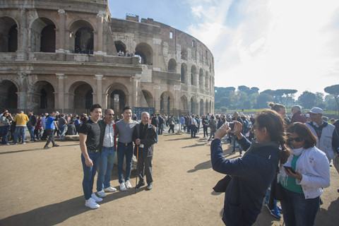 2 giờ sáng ngày 16.11, Quốc Cơ-Quốc Nghiệp chồng đầu xác lập kỷ lục Guinness mới - ảnh 5