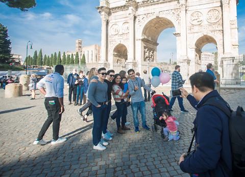 2 giờ sáng ngày 16.11, Quốc Cơ-Quốc Nghiệp chồng đầu xác lập kỷ lục Guinness mới - ảnh 6