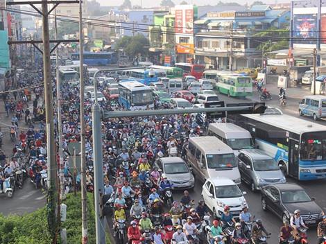 Vụ va chạm khiến giao thông khu vực ùn ứ nghiêm trọng