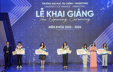 Điểm trúng tuyển cao được tặng học bổng