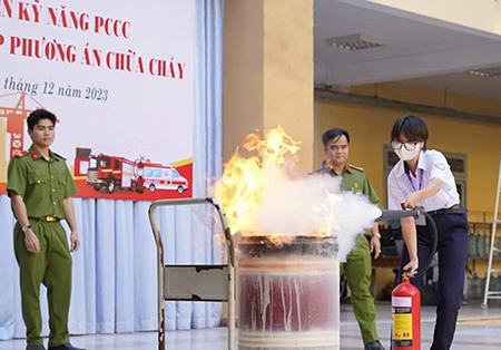 Mỗi giáo viên, học sinh phải là “một chiến sĩ phòng cháy chữa cháy”