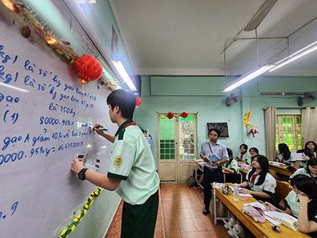 Chỉ tiêu nhiều trường giảm, học sinh lo điểm chuẩn tăng