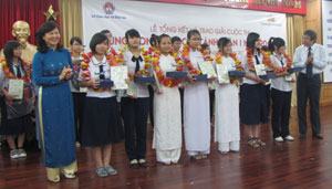 20 học sinh đoạt giải “Cùng non sông cất cánh”