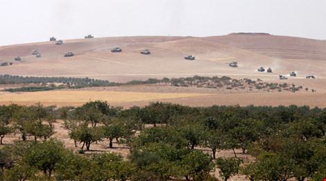 20 xe tăng Thổ Nhĩ Kỳ tràn vào biên giới Syria