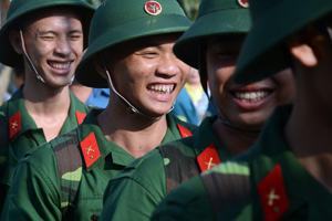 2.000 thanh niên thành phố lên đường nhập ngũ