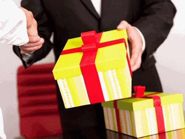 Chỉ 1 tuần nhận 200 cuộc gọi tố cáo tặng quà Tết