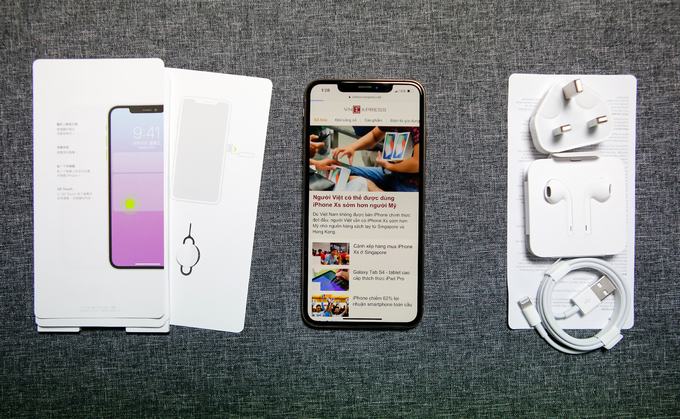 Mở hộp iPhone Xs Max đầu tiên tại Việt Nam