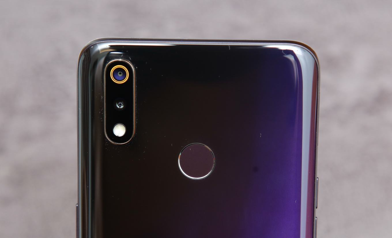 Realme 3 Pro về Việt Nam, giá 6,5 triệu đồng