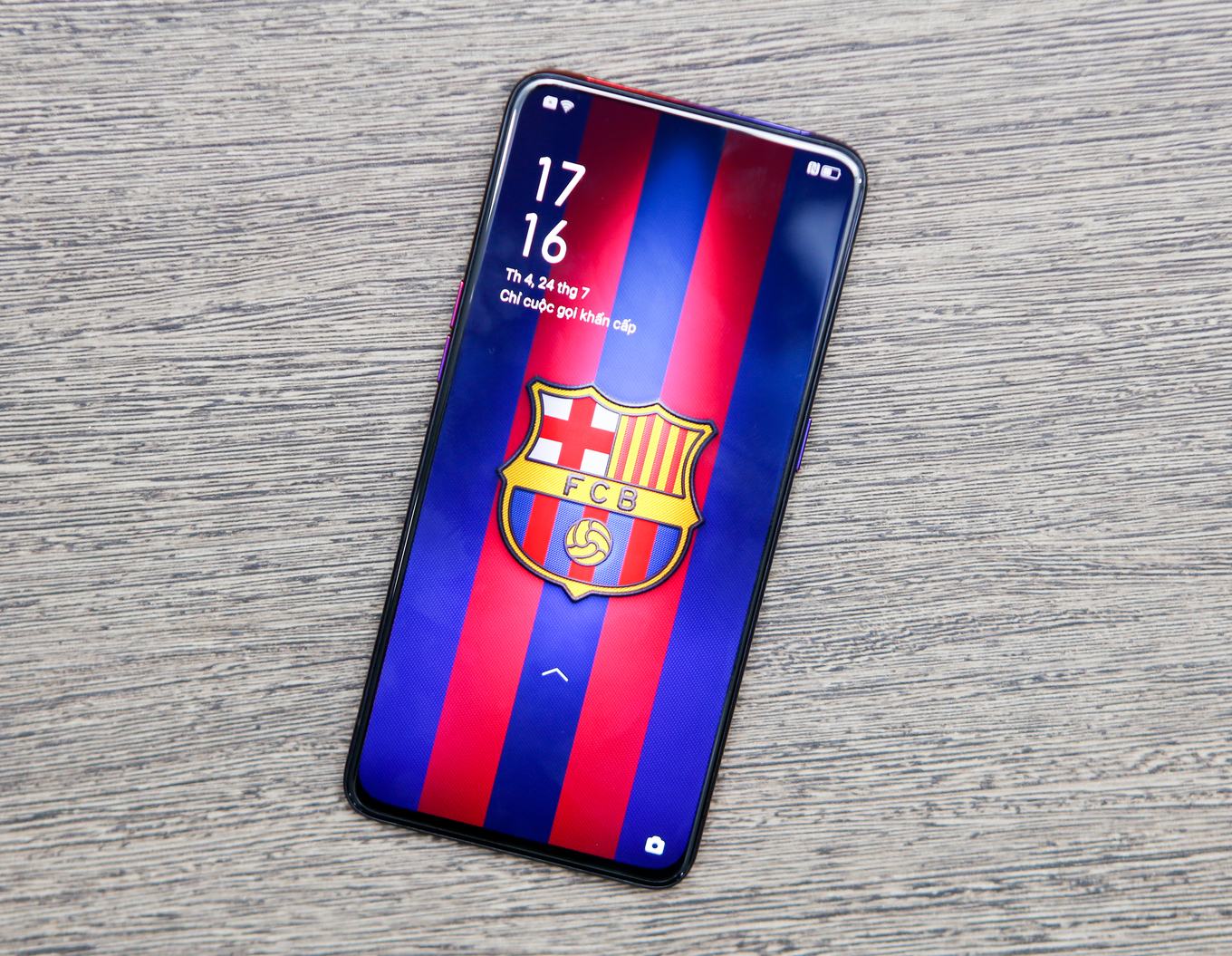 Oppo Reno 10x Zoom phiên bản FC Barcelona