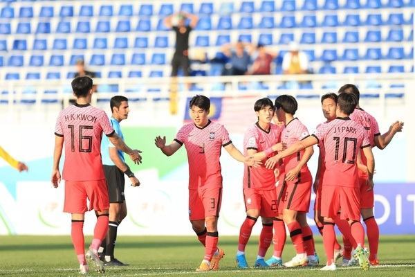 20h00 ngày 8/6, sân Pakhtakor, U23 châu Á, Hàn Quốc vs Thái Lan: Chạm lòng tự ái